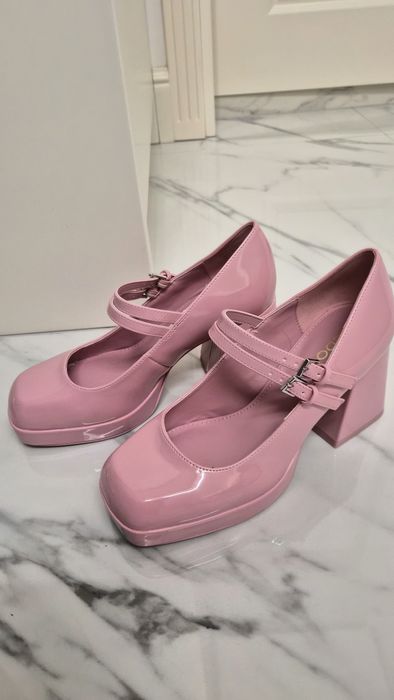 Обувки на Aldo розови