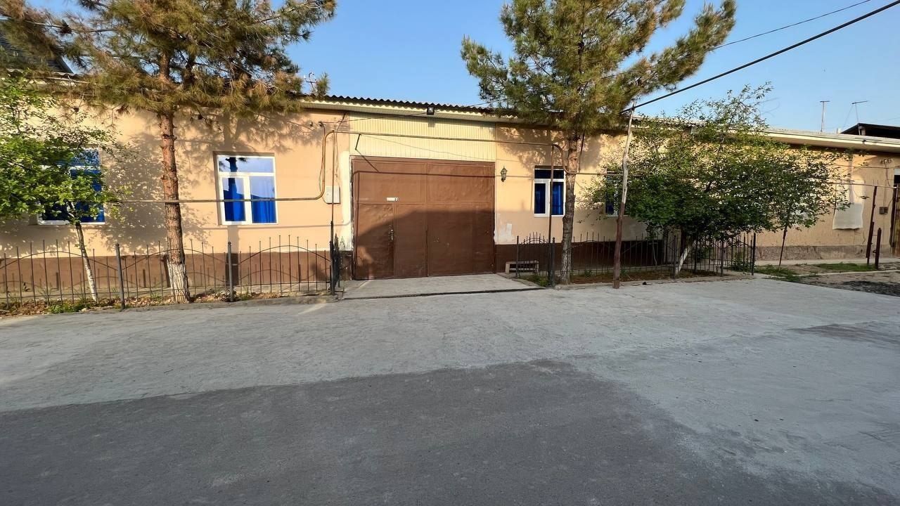 Кибрай тумани Бурота м.ф.й да 10 хона, 8 сотиг хонадон сотилади.