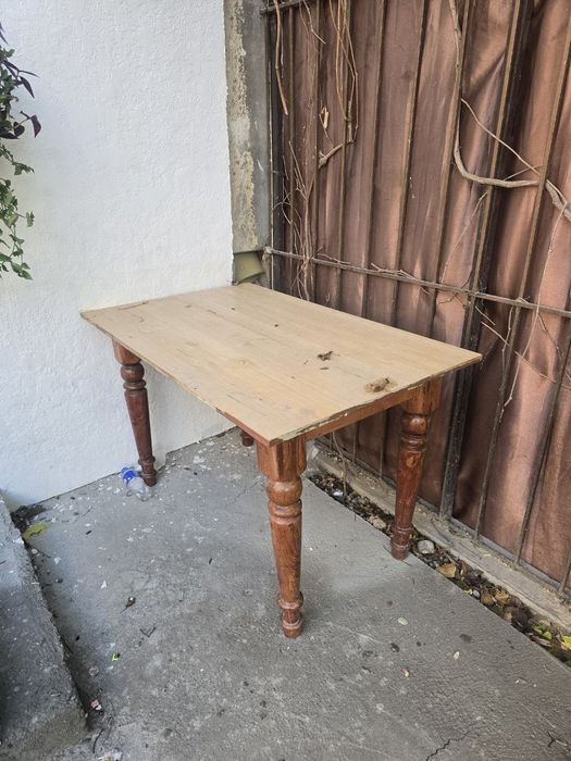 Продаю стол дерево