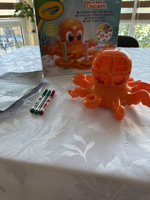 Октопода Оскар  художник