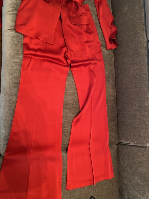 Costum ZARA STUDIO collection,rosu,satin,marime M,NOU cu eticheta