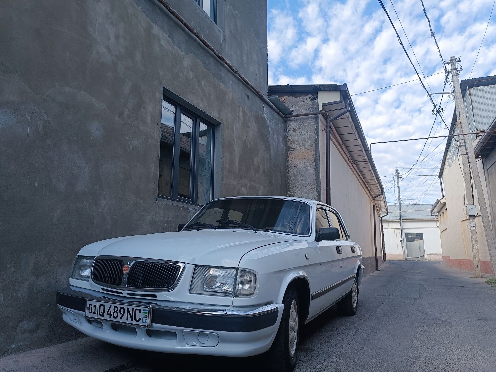 Volga gaz 3110 sotiladi