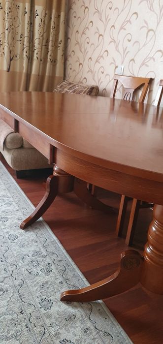 Продам гостиный стол со стульями из красного дерева