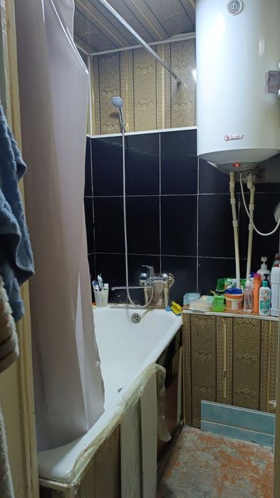 Чирчиқ шахрида квартира сотилади нархи 50000$. Келишадиган жойи бор.