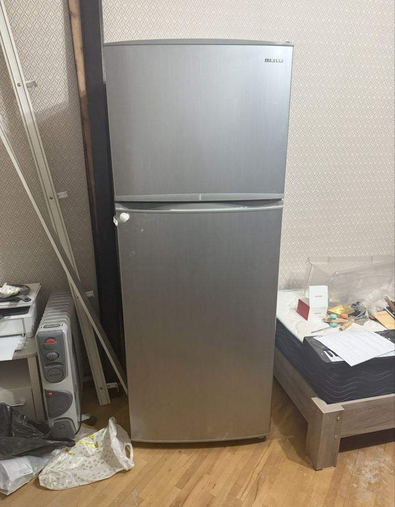 Холодильник Samsung