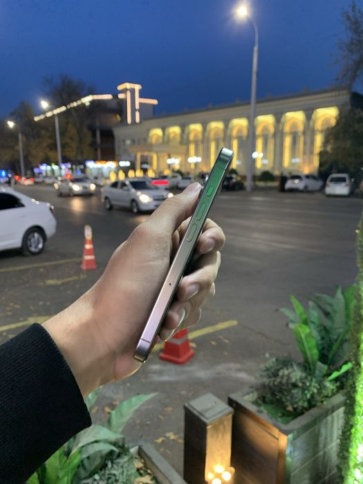 iPhone 15 pro ideal holatda