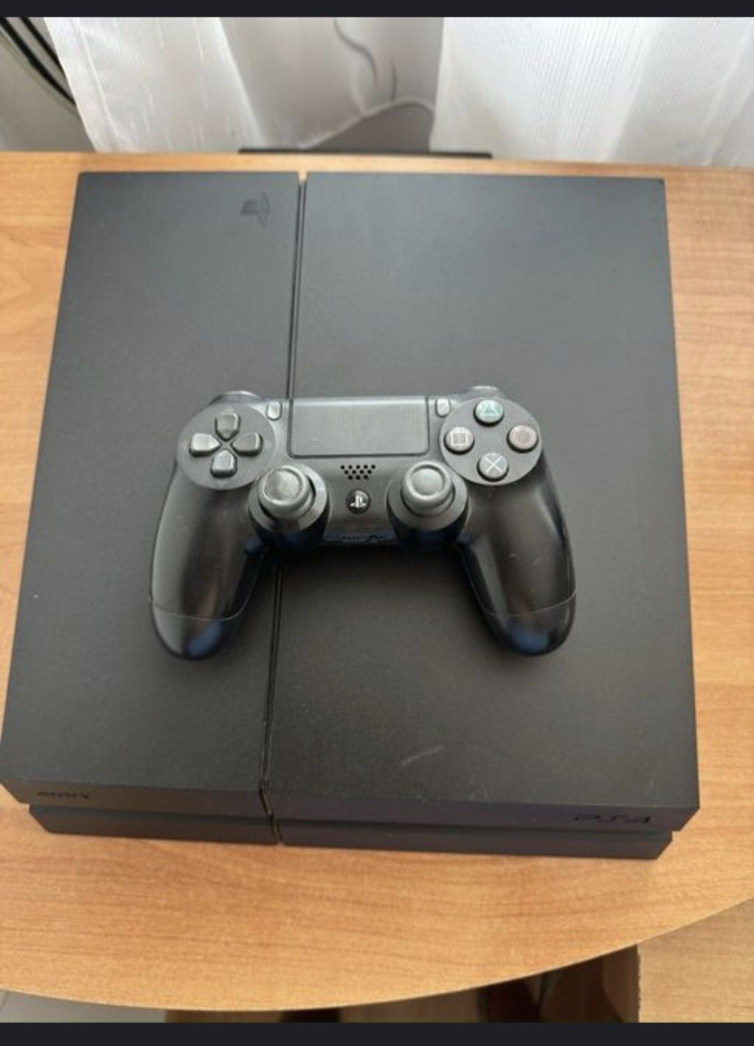 Playstation 4, четири игри и джойстик