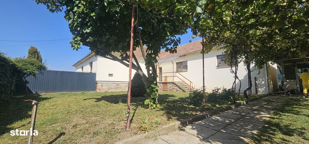 Inchiriez casa singur in curte situata in zona Bucegi