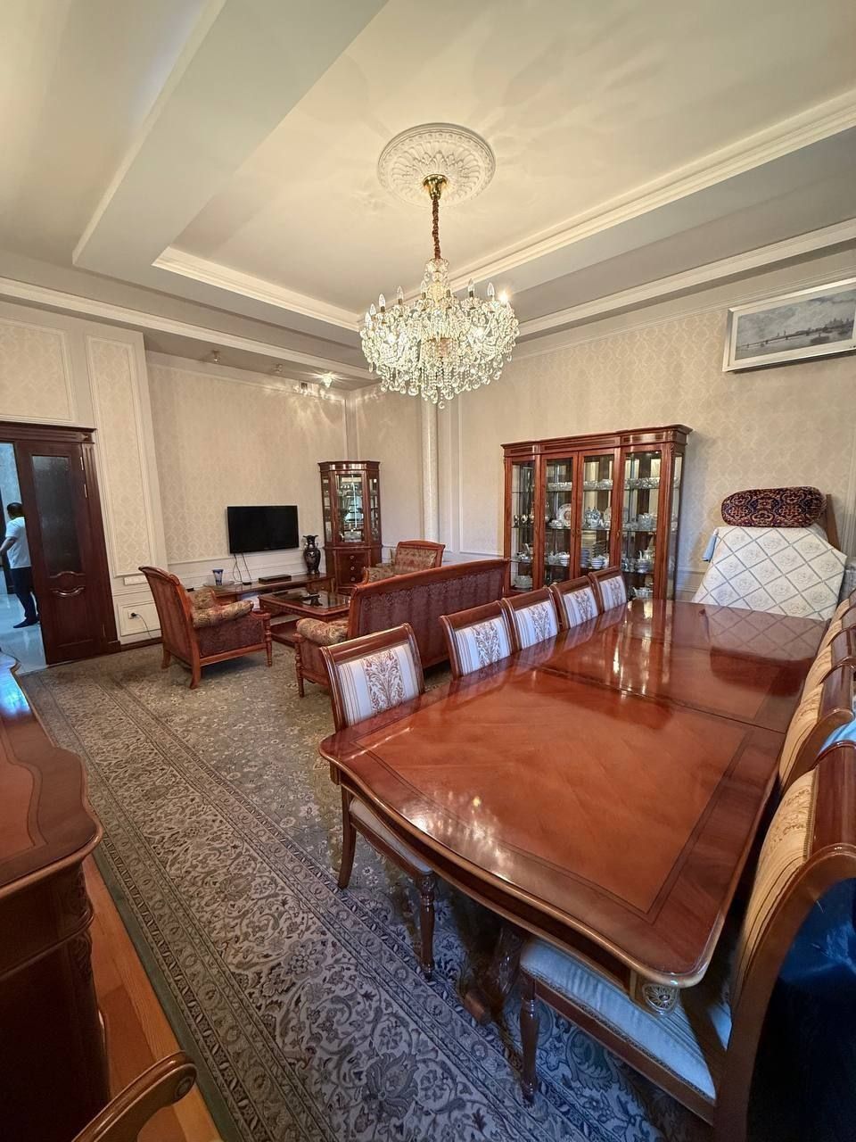 Продается 3х ком квартира в новостройке, ор-р: ул. С.Азимова, 135 м²