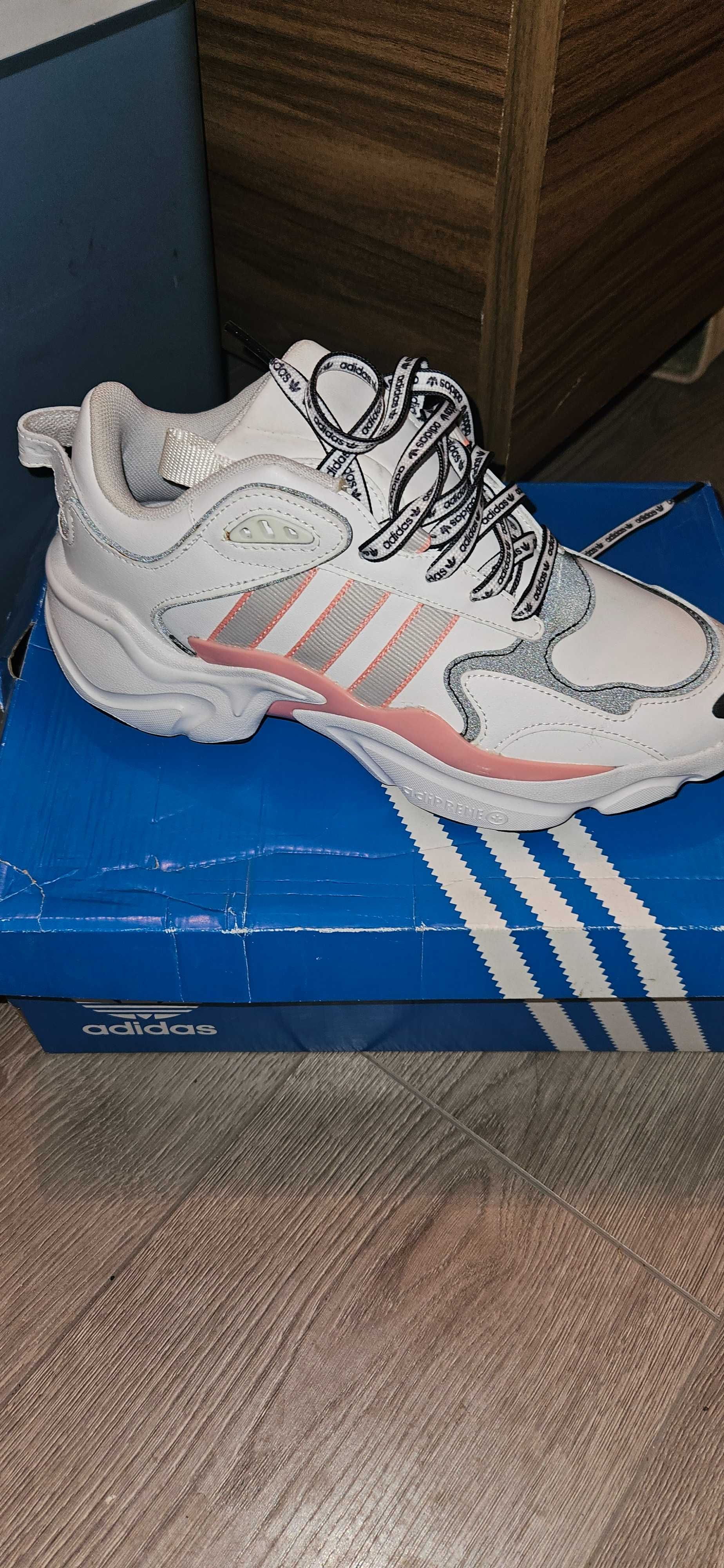 Маратонки Adidas Womens Magmur Runner, размер 40