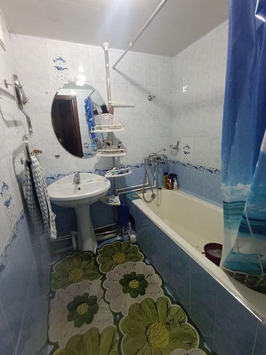 3/1/5 (1 этаж). Сергели 4. Квартира 78 м². Дом панельный. Метро 700 м.