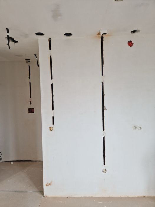 Electrician/Instalatii electrice