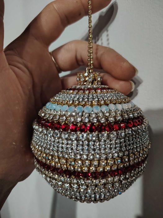 Globuri brad accesorizate manual