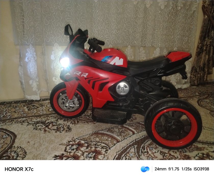 Matatsikl. 5  5.yarim yoshli bolaga to'g'ri  krladi