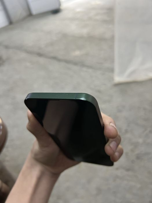 Iphone 13 green.