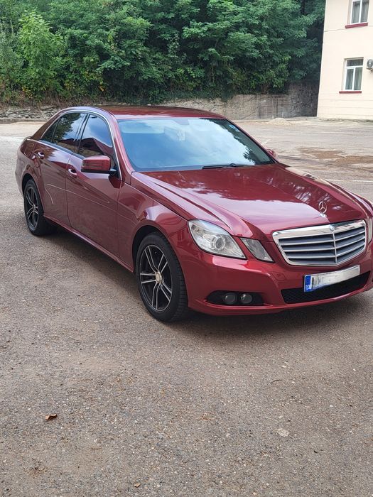 Vând Mercedes E200