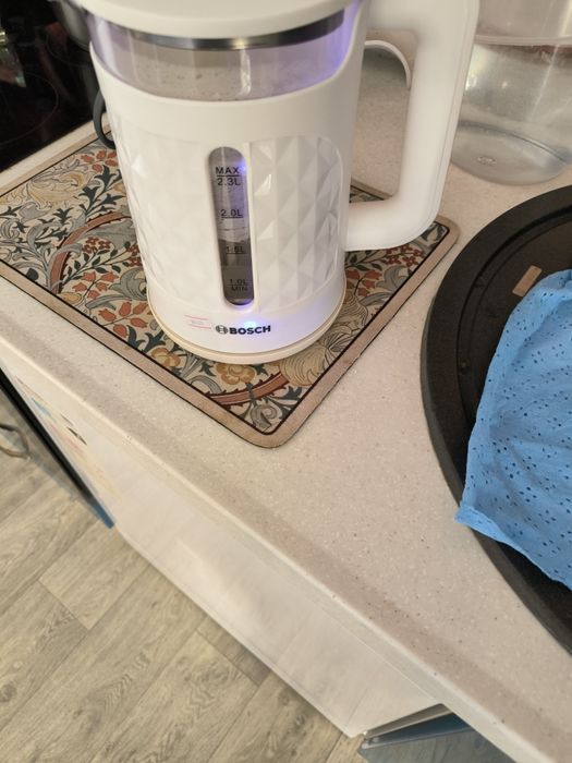 Чайник электрический б/у в хорошем рабочем состоянии...