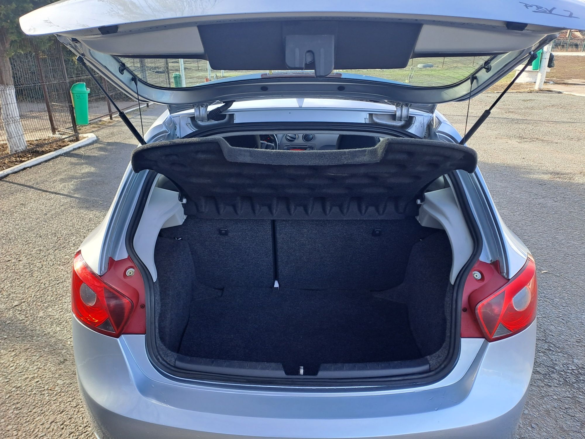 Vând seat ibiza 1.4 benzina 2010