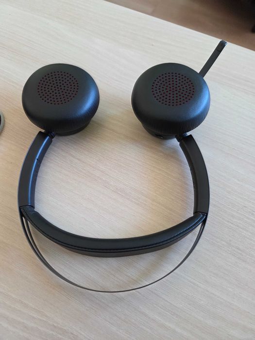 Poly Voyager Focus 2 - безжични слушалки