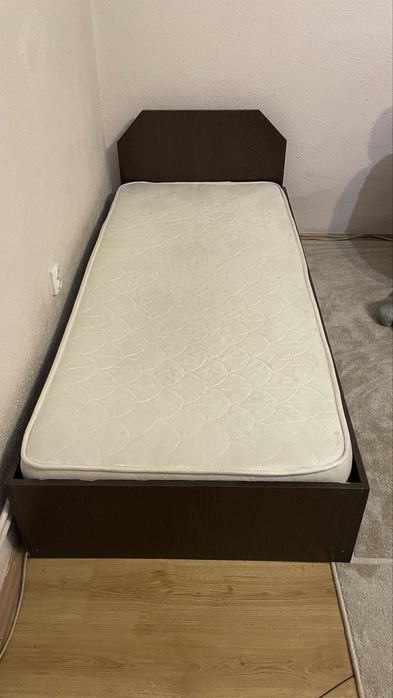 Pat 1 persoana cu saltea burete 90x200