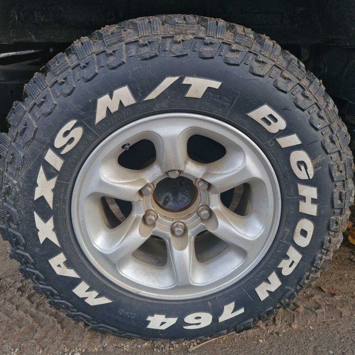 Продавам гуми Maxxis