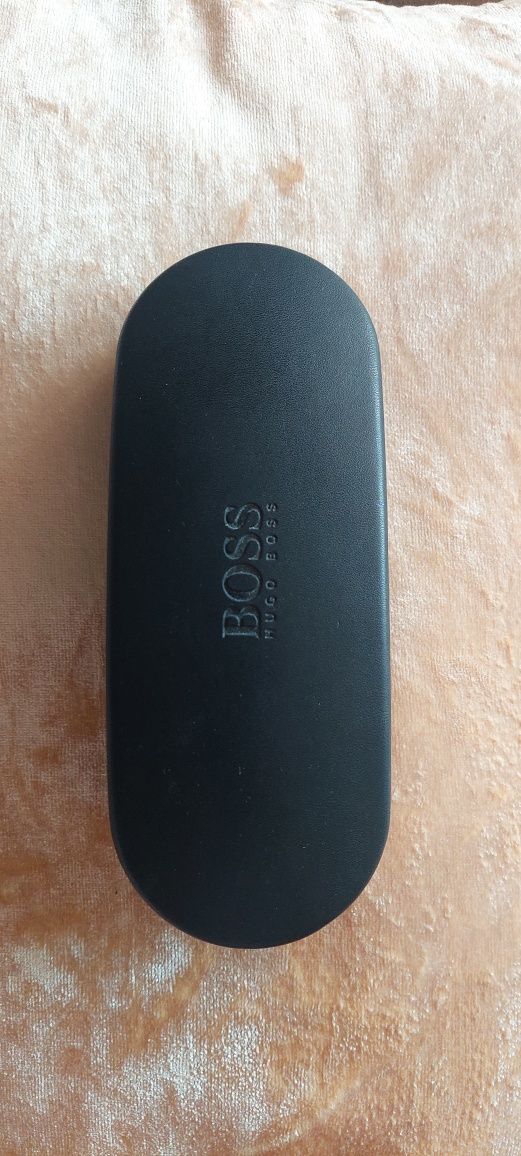 HUGO BOSS оригинален калъф и очила