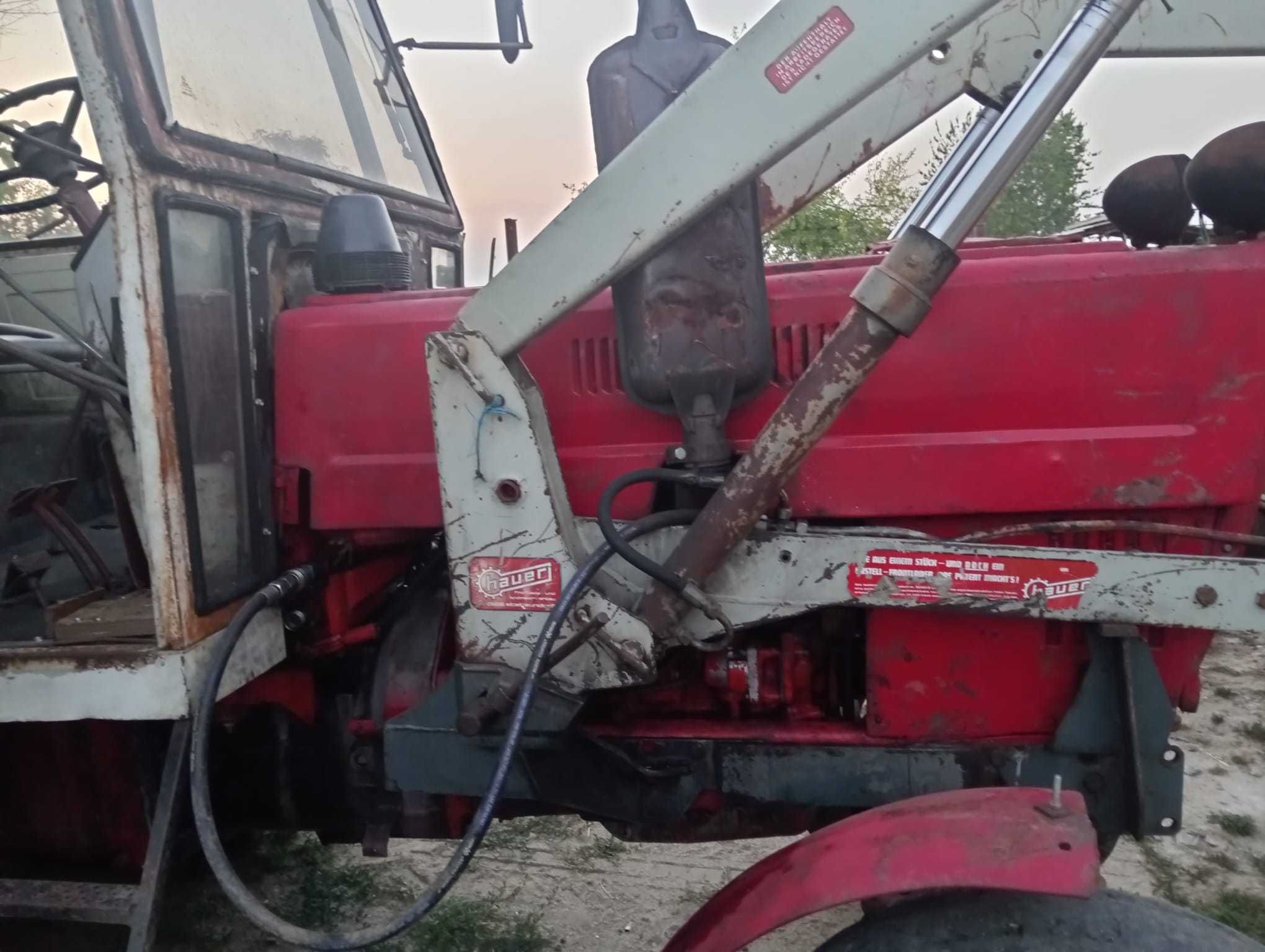 Vand tractor belarus cu incarcator frontal in stare buna.