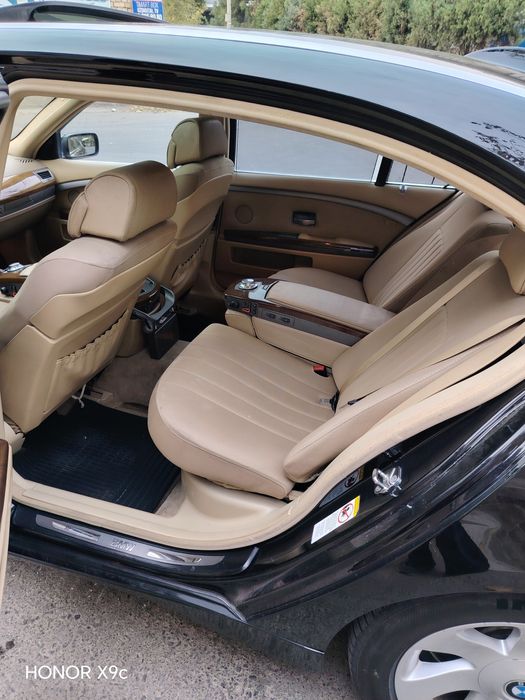 Bir qol moshina 8 slinder eshiklari davochik xaladini luk xammasi bor.