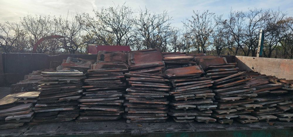 Vand tigla solzi de peste in conditie buna.1 leu bucata