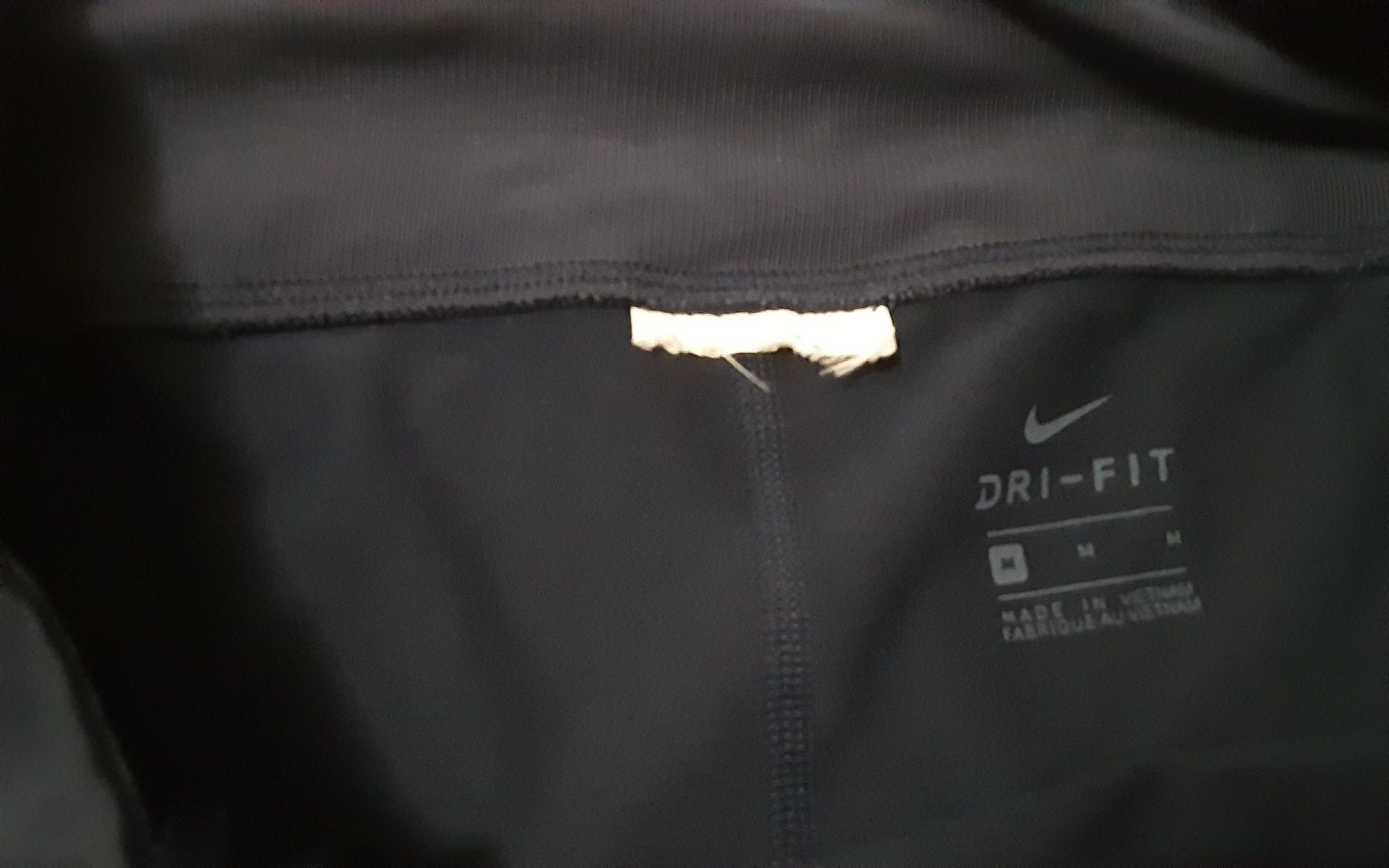 (M) NIKE PRO оригинален сет тениска и клин 45.00лв