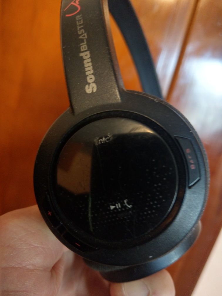 Безжични слушалки Sound Blaster Jam.