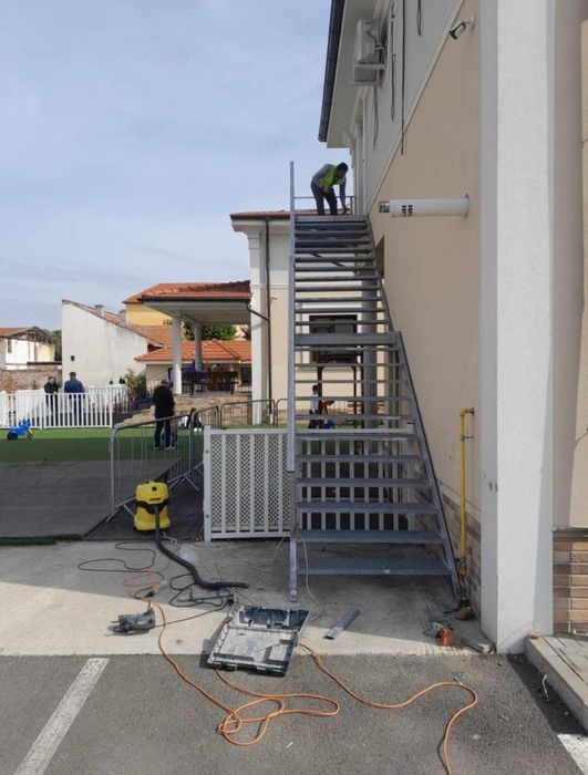 Scara metalica zincata exterioara pt  casa , beci și incendiu ISU