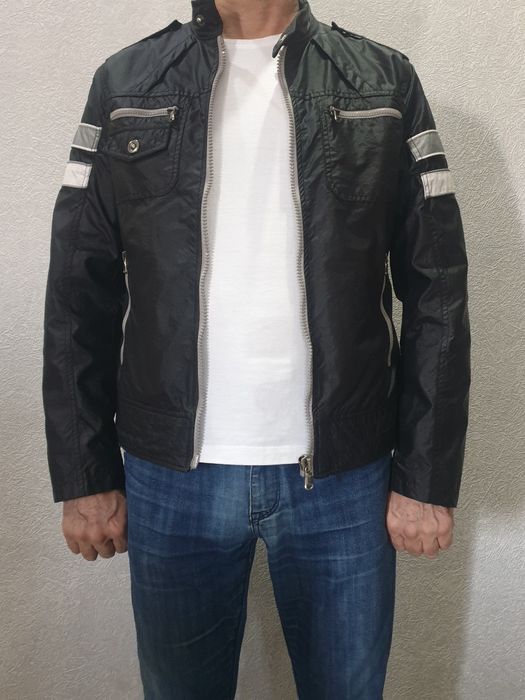 Продаю мужскую ветровку