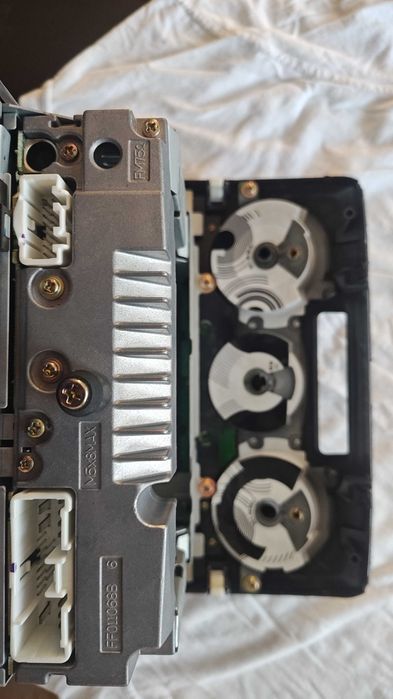 Централен панел заМазда 2