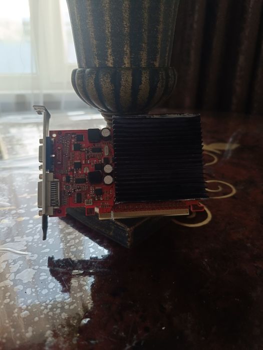 Продаю GF9500 GT 1024MB DDR2 — дешево, всё работает!