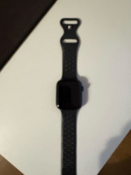 Часовник Apple watch SE