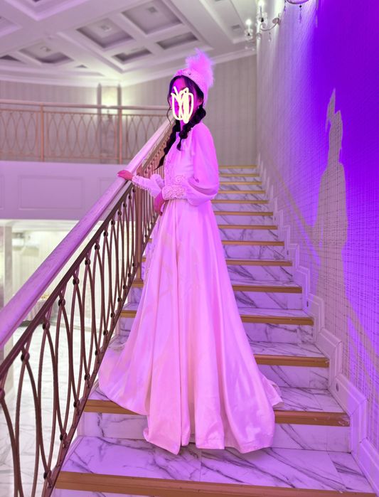 Платье на узату красивое, нежное