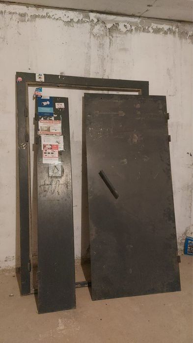 Входная дверь для подьезда 2*1,5