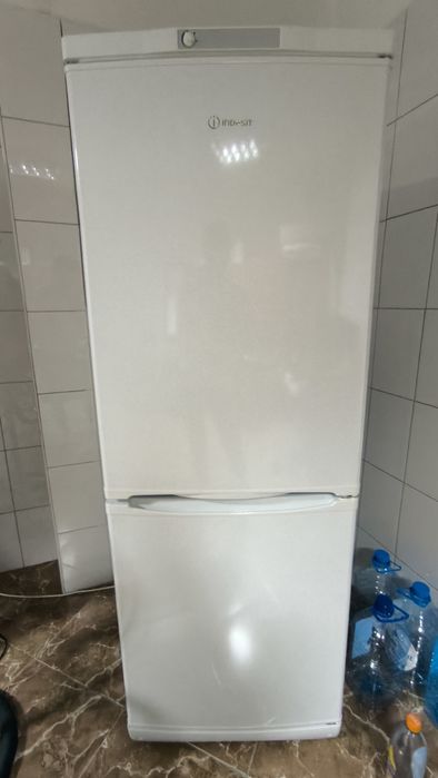 Холодильник Indesit