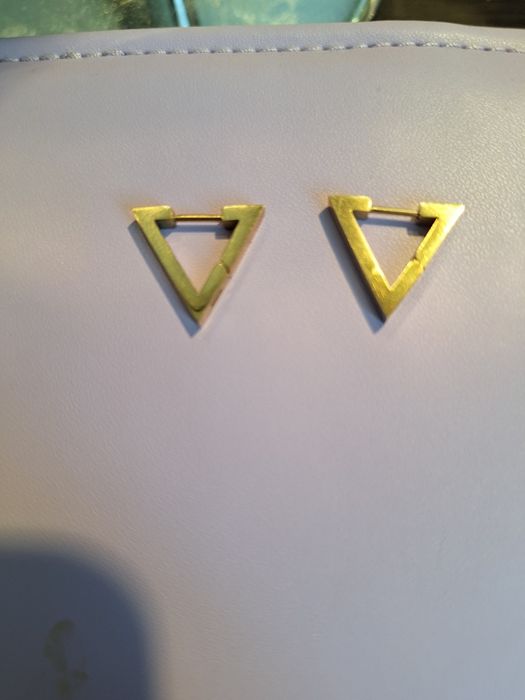 Продавам чисто нови обеци от стомана