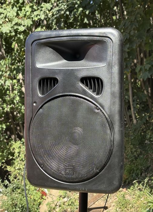 Vând boxă activă JBL EON 15