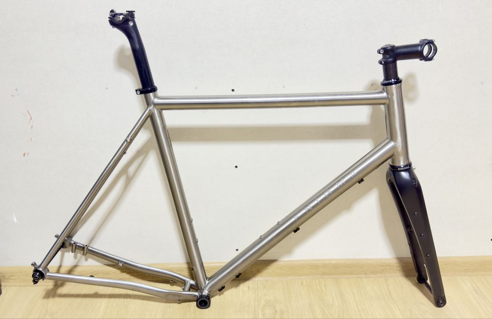 Cadru titan gravel cursiera Enigma Escape disc 2024