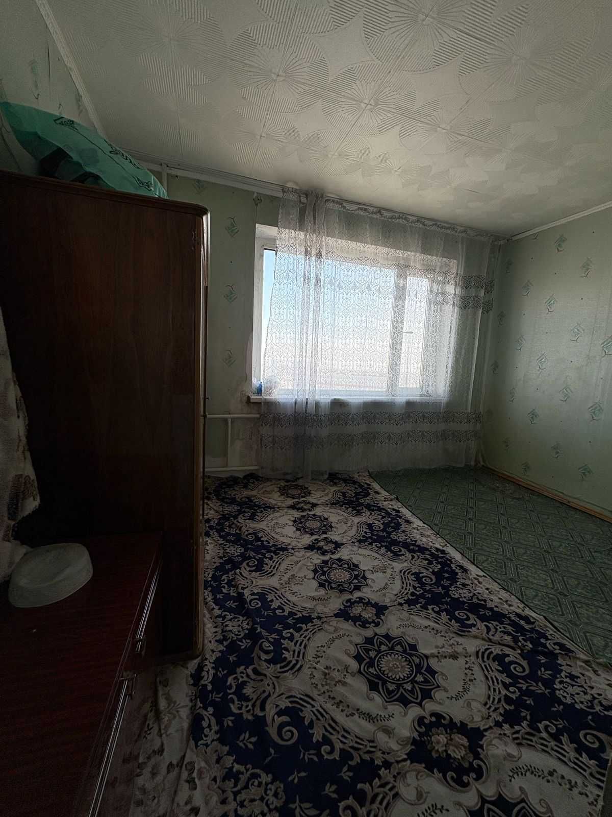 Продаю 6х комнатную квартиру на 9 мкр   в Панельном доме 5/9 эт