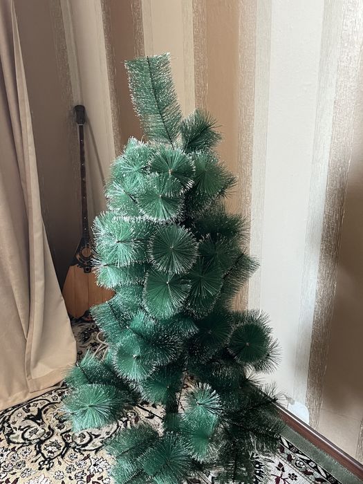 Продам елку 3500