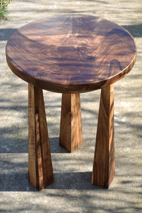 Scaun din lemn masiv de nuc