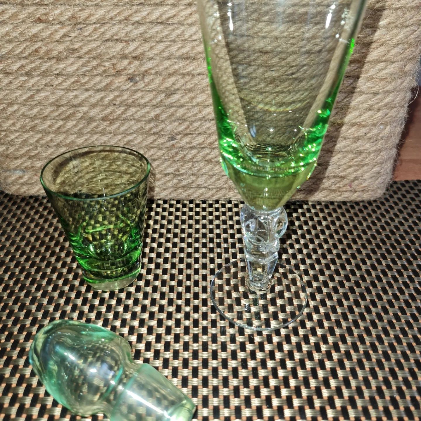 Зелёное стекло, стаканы, фужеры,  штоф...
