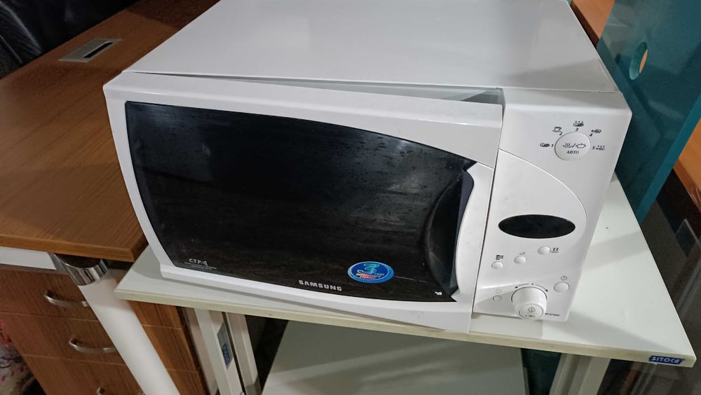 Микроволновая печь Самсунг ( пр-во Корея) в отл.состоянии