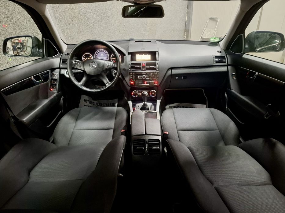 Mercedes-Benz C220  GARANTIE •Rate Fixe - Avans O%