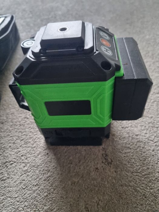 Laser de nivel cu 2 baterii