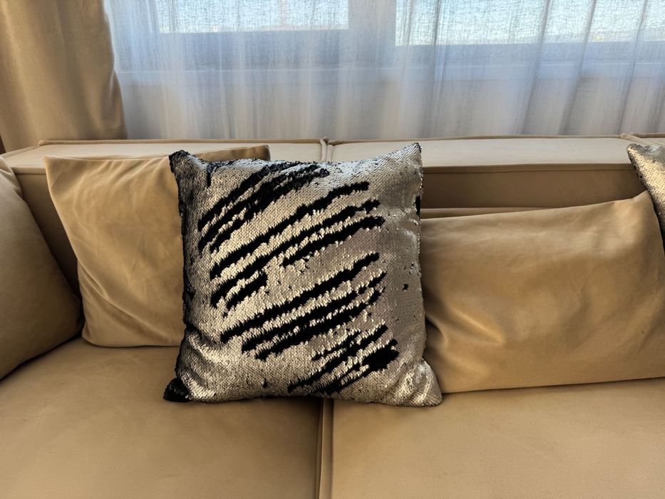 Pernă decor gri deschis / negru